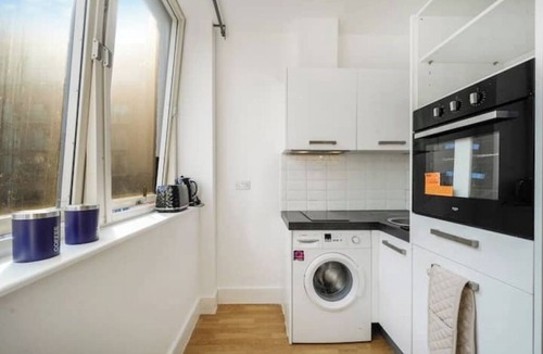 Borehamwood Apartment | NEW Private Studio with parking