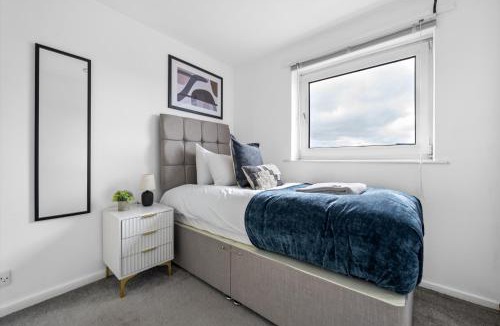 Claverley House | NEW! Spacious 3BR With Private Parking