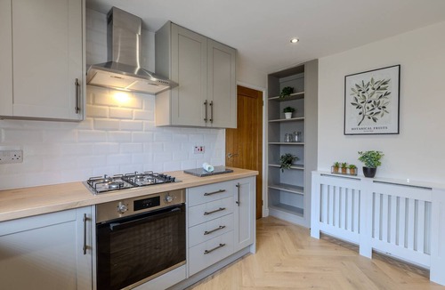 Donnington House | Newhaven - Fully Equipped Modern Home