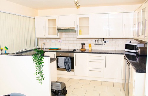 Cradley House | Newly Refurbished 3 bedroom house B32 area