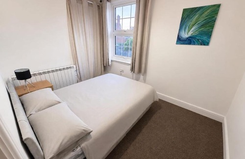 Oadby Apartment | Newly Renovated 2 Bed Flat - Free Parking
