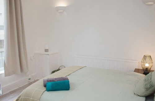 Everton Apartment | Nicely Made Relaxing 4 Bedroom Near LFC Stadium