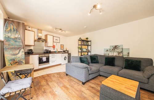 Gifford Apartment | nInviting 1-Bed Flat with Patio near Lochend Park