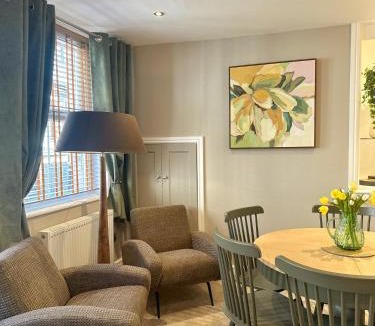 Bakewell House | No 3 Chapel Row