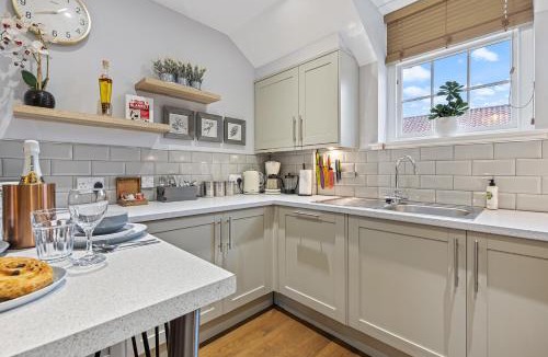 York House | No 3 - Lime Tree Cottage - Pass the Keys