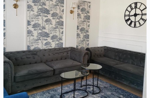 Northampton House | Northampton 2-Bed House with Patio & Parking