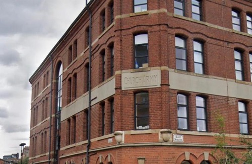 Leeds City Center Apartment | NY Style Exposed Brick Central 2BR Sleep 8