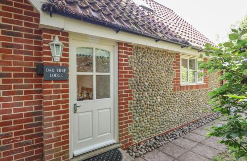 Crostwick House | Oak Tree Lodge