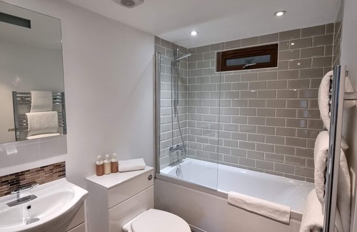 New Forest District House | Oak Tree Rooms