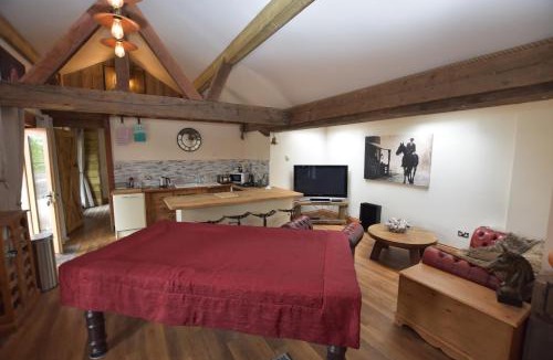 Earlswood House | Oak tree stables cottage