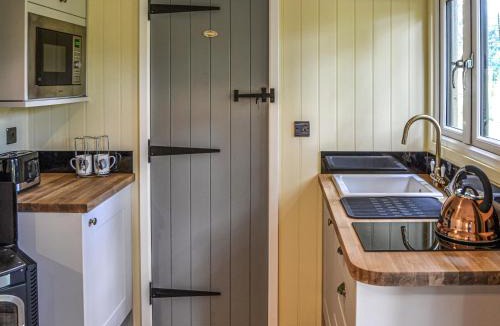 Irstead House | Oak - Ukc4846