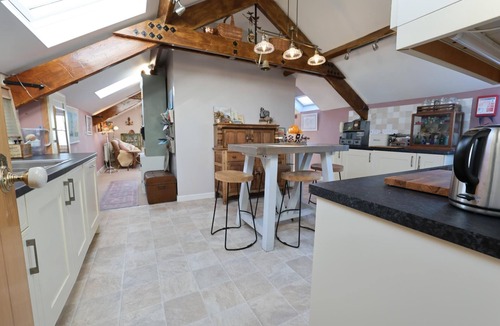 Lowestoft Cottage | Ocean View - sleeps 2 guests in 1 bedroom