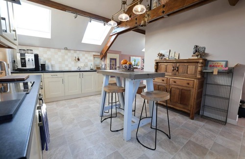 Lowestoft Cottage | Ocean View - sleeps 2 guests in 1 bedroom