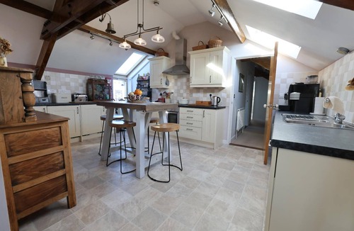 Lowestoft Cottage | Ocean View - sleeps 2 guests in 1 bedroom