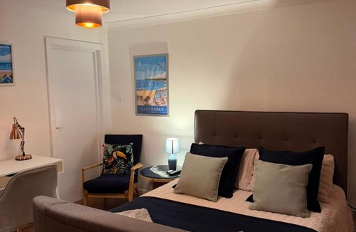 Canford Cliffs Apartment | Oceans 7 Beach flat