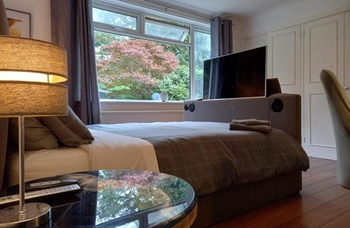 Canford Cliffs Apartment | Oceans 7 Beach flat