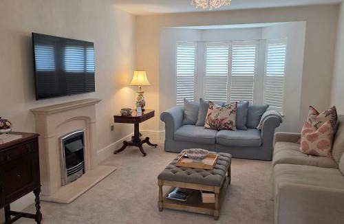 Lechlade House | Old Railway Close