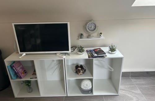 Gortaclare Apartment | Omagh Studio b&b with Continental Breakfast Inc