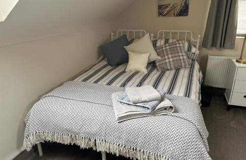Gortaclare Apartment | Omagh Studio b&b with Continental Breakfast Inc