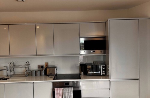 Birmingham Apartment | One Bedroom Flat With Balcony Views in Birmingham