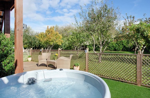Bilbrook Cottage | Orchard View-UK40871