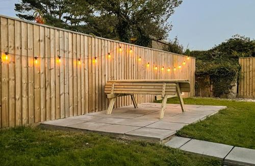 Redruth House | Palm Cottage