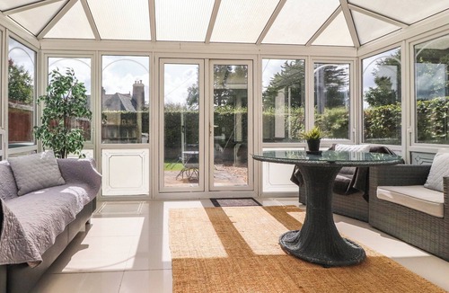Burton Cottage | Palm Court