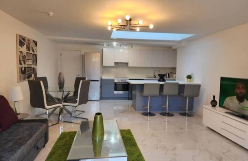 Oxford Apartment | Paradigm House, Stunning 2-Bedroom Apartment 1, free Parking, Oxford