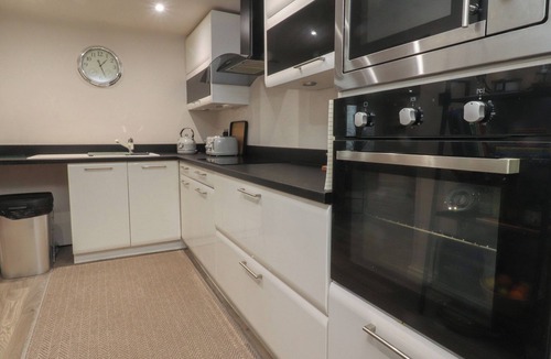 Lytham St. Anne's Cottage | PARAMOUNT APARTMENTS, pet friendly in Lytham St. Annes