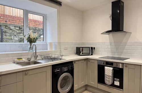 Birkenhead House | Parking, Self-Check in, Modern Home 3 Bedrooms