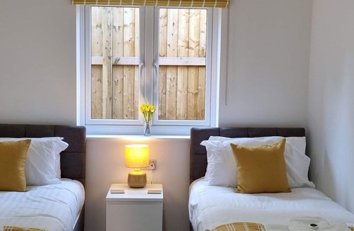 Dawlish Warren House | Pass the Keys | 3 Devondale Bungalows Modern bungalow with parking near the beach