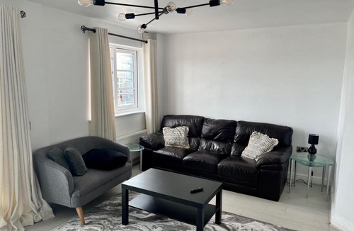 Edgware Apartment | Pass the Keys Central 2 Bed flat in Edgeware with Parking