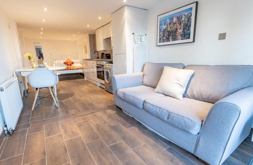 Basildon Apartment | Pass the Keys Cosy Studio in Basildon Sleeps up to 4