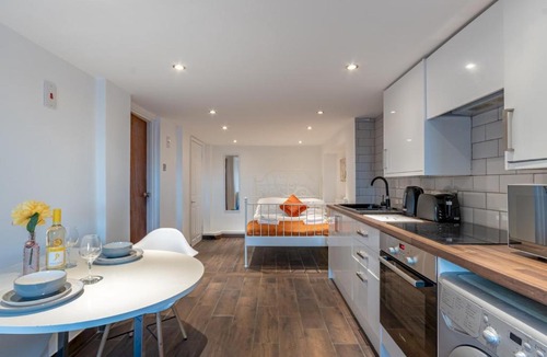 Basildon Apartment | Pass the Keys Cosy Studio in Basildon Sleeps up to 4