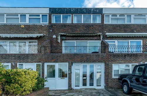 Basildon Apartment | Pass the Keys Cosy Studio in Basildon Sleeps up to 4