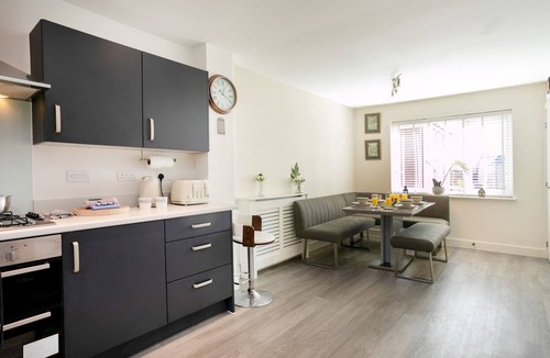 West Bridgford House | Pass the Keys | Elegant Townhouse with Garden| Wi-Fi | Work Space