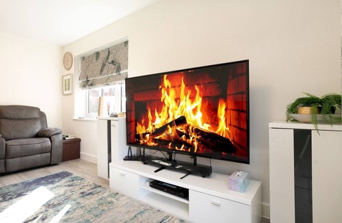 West Bridgford House | Pass the Keys | Elegant Townhouse with Garden| Wi-Fi | Work Space
