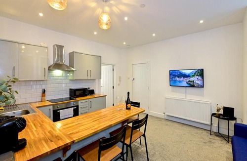 Caerau Apartment | Pass the Keys Llandaff - Modern Bright Central wParking