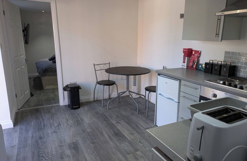 Chorlton-cum-Hardy Apartment | Peaceful and Comfortable Guest Residence in Chorlton, Manchester