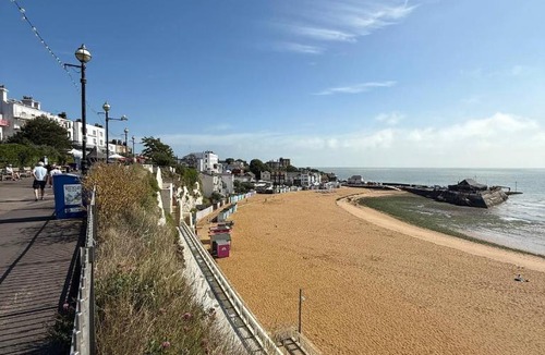 Broadstairs Apartment | Peaceful Broadstairs Flat near Beach & Town with Parking