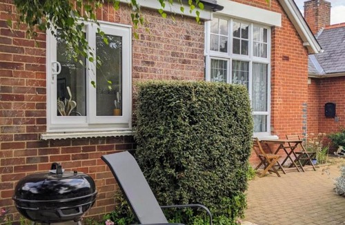 Halvergate Apartment | Peaceful Norfolk Broads 1 Bedroom 2 bath annexe