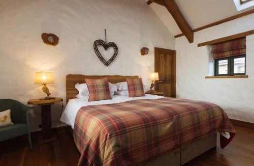 Haverfordwest House | Peaceful Pembrokeshire Farm Cottage with Hot Tub