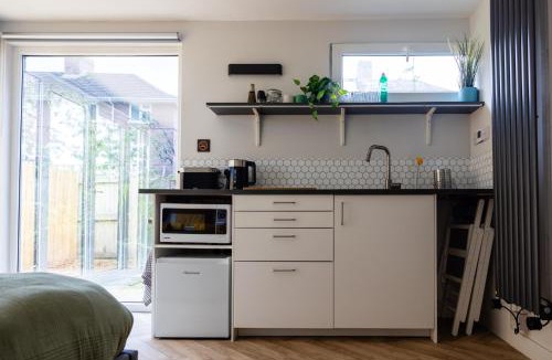 Staple Hill Apartment | Peaceful, Private and Spacious Double Garden Cabin