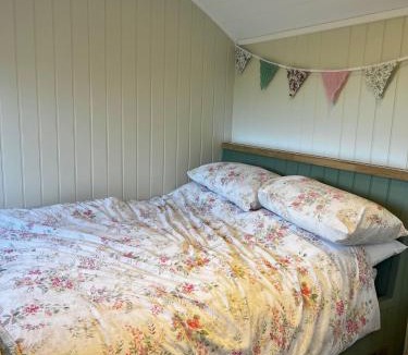 Bideford House | Peaceful Shepherd Hut near Clovelly