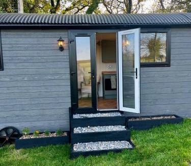 Bideford House | Peaceful Shepherd Hut near Clovelly