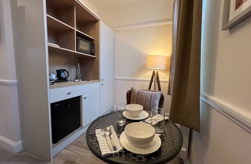 Padfield Apartment | Peak District Gateway | Glossop Urban Sanctuary|Pass the Keys