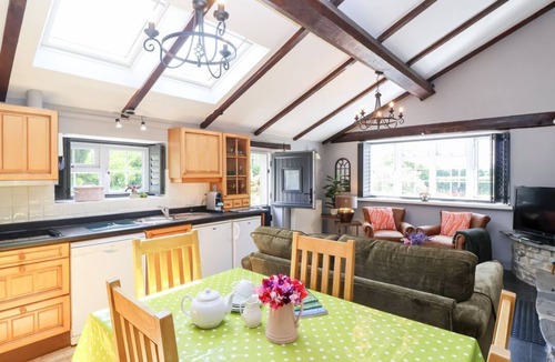 Highbridge House | Pear Tree Cottage, Mark