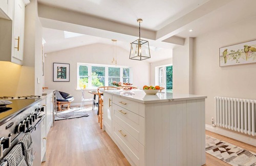 New Forest District House | Pear Tree Cottage Thatched 4 Bed Luxe Home Hot Tub