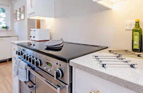 New Forest District House | Pear Tree Cottage Thatched 4 Bed Luxe Home Hot Tub