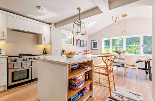New Forest District House | Pear Tree Cottage Thatched 4 Bed Luxe Home Hot Tub